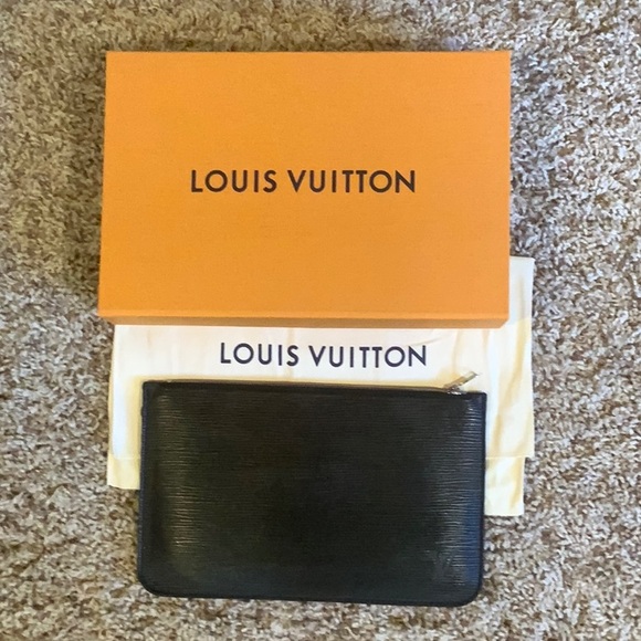 LV - Authentic LV purse - Black epi🌹❣️ NOT IN STORES - Picture 1 of 3